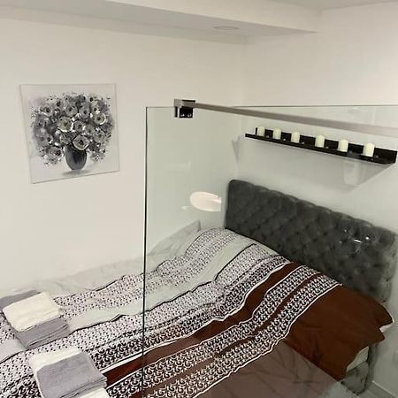 Lovely Apartment In City Center . Belgrad Exteriör bild
