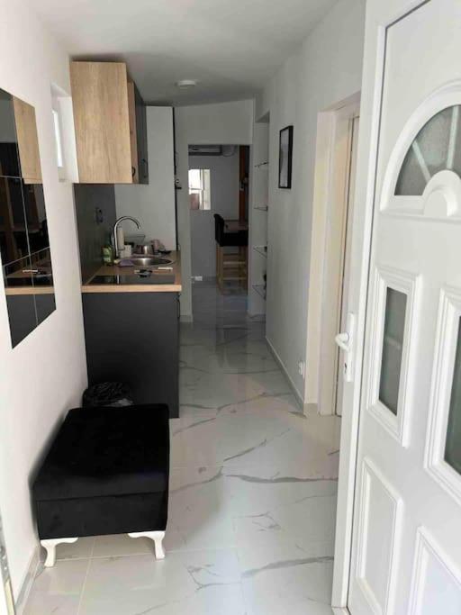 Lovely Apartment In City Center . Belgrad Exteriör bild